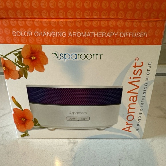 AromaMist Diffuser changes colors ultrasonic - Picture 1 of 8